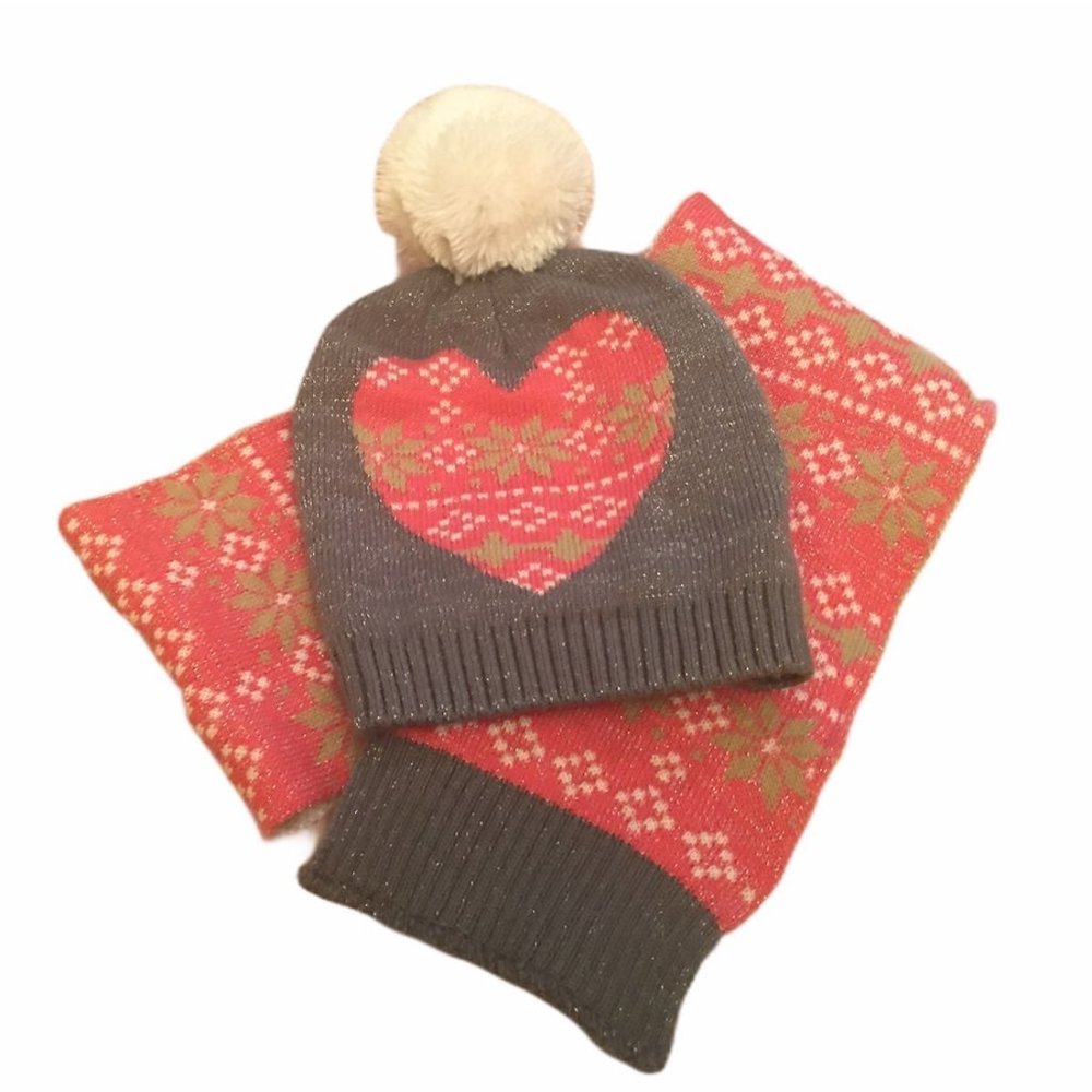 Toby Girls scarf and hat with heart